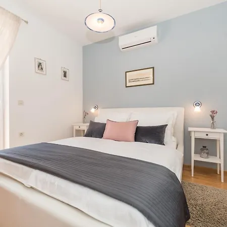 Holiday Lukica Holiday home *