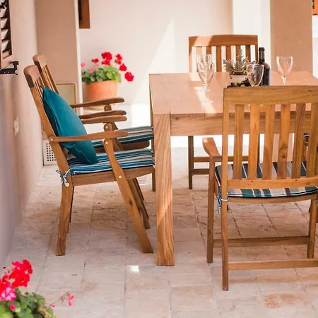 Holiday Lukica Ferienhaus